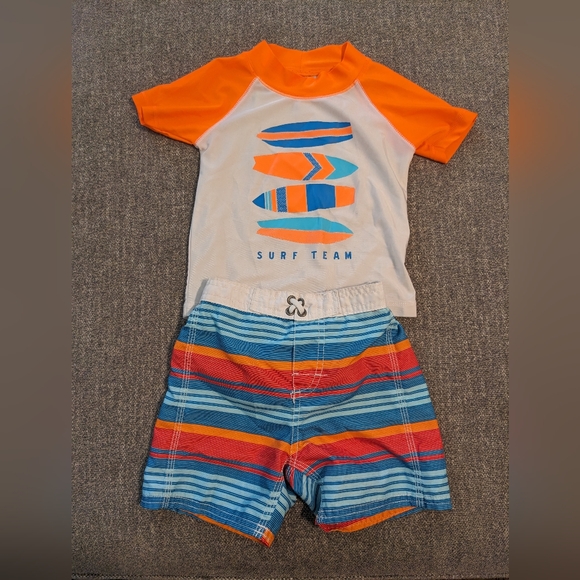 Swim trunks and Rash Guard combo - Picture 1 of 7